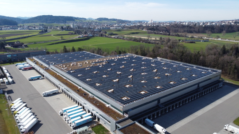 Aldi Suisse Schwarzenbach Mega PV Anlage